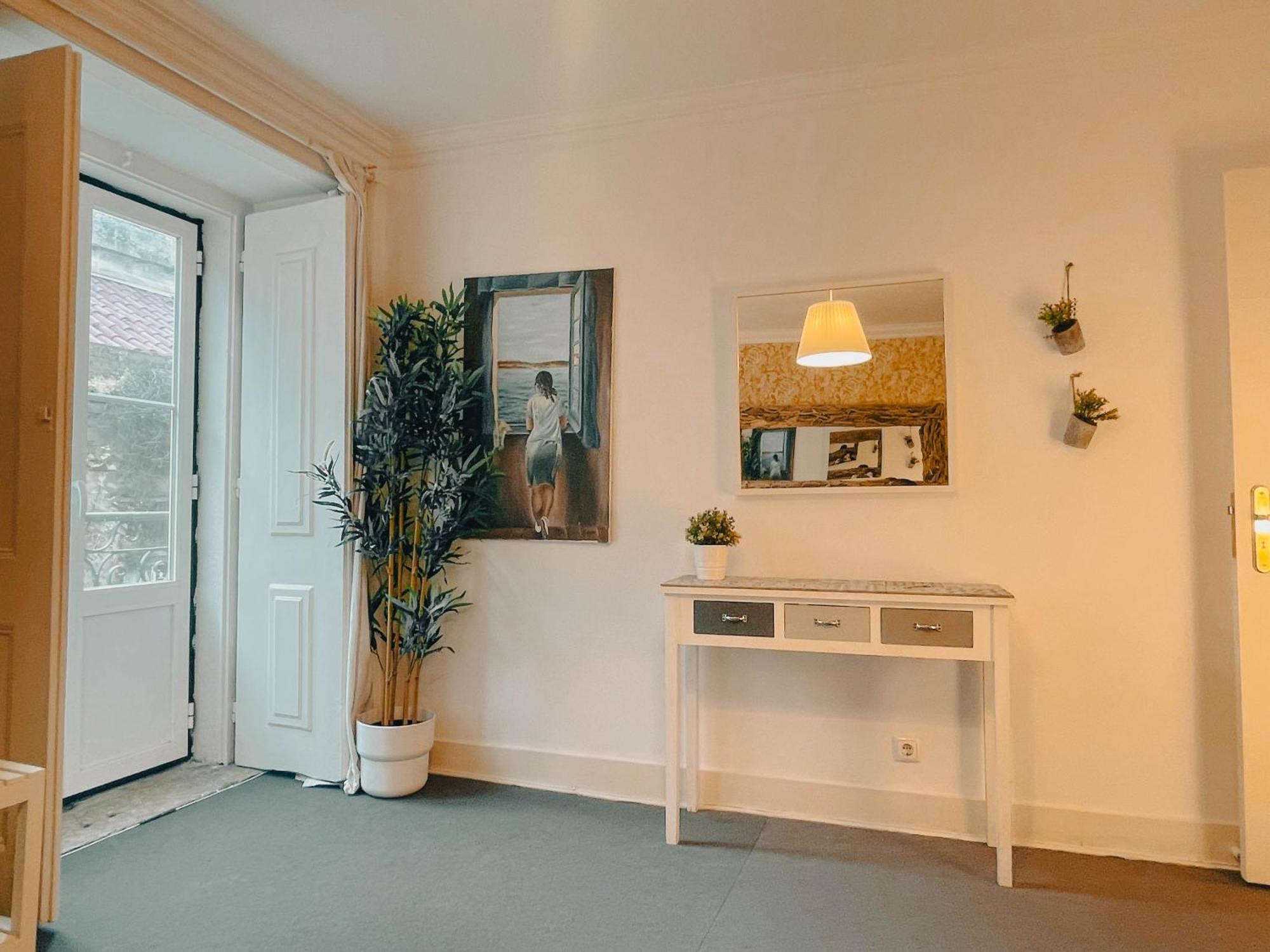 Appartamento Bairro alto charming flat in great location! Lisbona Esterno foto